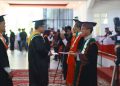 Ir H Ivan Wirata ST MM MT Saat diwisuda Profesi insinyur di Universitas Jambi. FOTO: UCUP