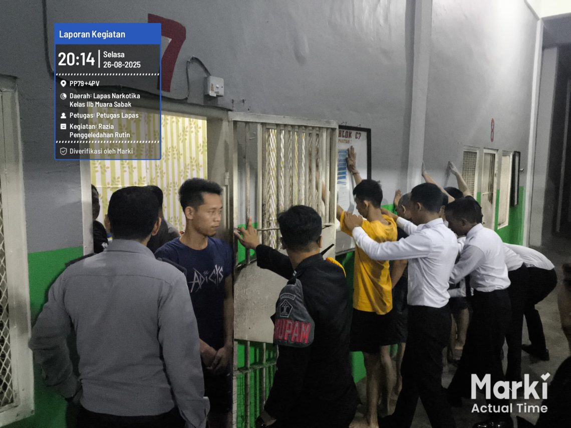 Suasana Razia Malam Hari di Lapas Narkotika Muara Sabak. FOTO: DOC