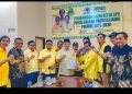 Delapan DPD II Golkar Kabupaten/Kota Mengawal Cek Endra Mengambil Formulir Pendaftaran Calon Ketua DPD I Golkar Jambi. FOTO: UCUP