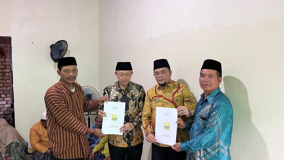 Ivan Wirata dan Cek Endra saat menerima usulan masyarakat. FOTO: IST