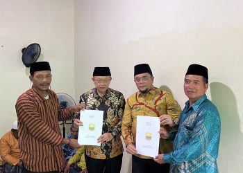Ivan Wirata dan Cek Endra saat menerima usulan masyarakat. FOTO: IST