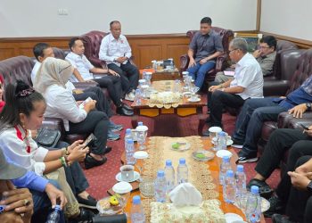 Ketua KONI Jambi, Mat Sanusi dan jajarannya bersilaturahmi dengan DPRD Provinsi Jambi. FOTO: IST
