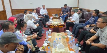Ketua KONI Jambi, Mat Sanusi dan jajarannya bersilaturahmi dengan DPRD Provinsi Jambi. FOTO: IST