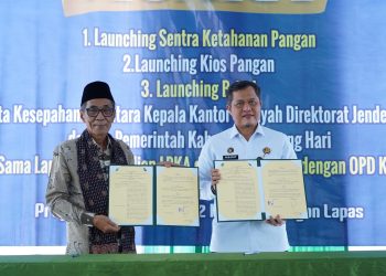 Wabup Bakhtiar dan Kakanwil Ditjenpas Jambi Hidayat Usai Penekenan MoU dan PKS. FOTO: LAN
