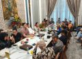 Pertemuan informal yang diinisiasi oleh Ketua dan Waka I DPRD Provinsi Jambi antara PT SAS dengan warga terdampak. FOTO: OYI
