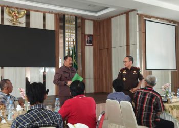 Kajati Jambi, Sugeng Hariadi dan Wakajati, Bima Suprayoga Saat Coffe Morning bersama jurnalis lingkup Kejati. FOTO: OYI
