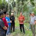 Edi Purwanto saat dialog dengan petani pinang Tanjab Barat. FOTO: IST