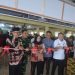 Kanwil Ditjenpas Jambi, Hidayat didampingi seluruh tamu undangan memotong pita tanda peresmian rumah tahfiz al Hidayah.FOTO: IST
