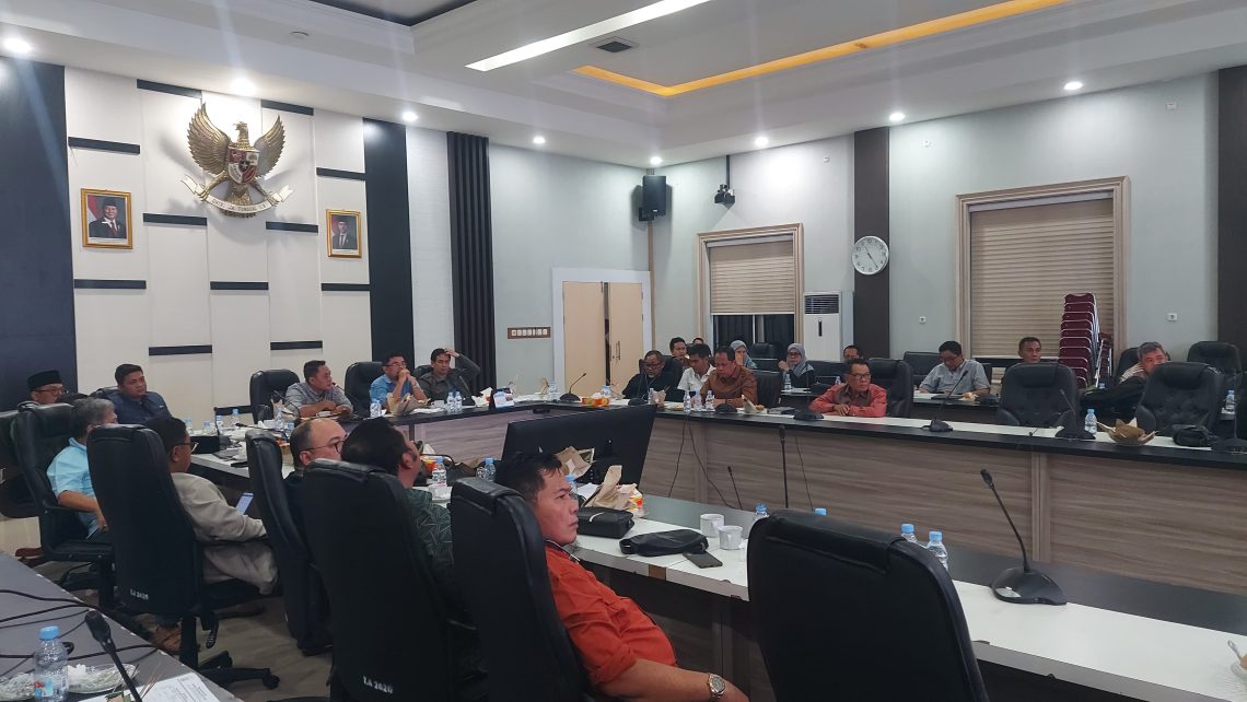 Rapat Badan Anggaran DPRD Provinsi Jambi. FOTO: UCUP