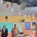 Ketua DPRD Kota Jambi Saat Meninjau Atap ruangan kelas yang jebol di SMP Negeri 7. FOTO: IST
