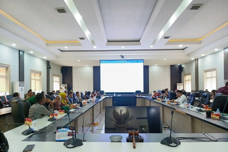 Legislator Perjuangkan Nasib PPPK Yang tidak masuk database. FOTO: IST