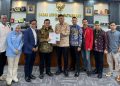 Ketua DPRD Jambi Mendampingi Mahasiswa Sampaikan Aspirasi Rakyat. FOTO: IST