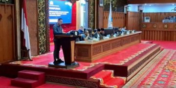 Anggota Fraksi PAN DPRD Provinsi Jambi Sampaikan Pandangan Fraksi. FOTO: IST
