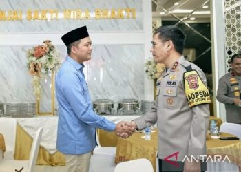 Ketua DPRD Jambi dan Kapolda Jambi Dalam Sebuah Acara. FOTO: IST