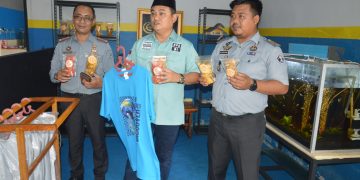 Anggota DPD RI, Sum Indra Saat Mengunjungi Ruangan bina kerja di Lapas Narkotika Muara Sabak. FOTO: DOC LAPAS