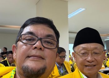 Ketua DPD I Golkar Provinsi Jambi, Cek Endra didampingi Ivan Wirata Mendapat Surat Mandat Menghadiri Rapimnas Golkar pertama di bawah kepemimpinan Bahlil Lahadia. FOTO: OYI