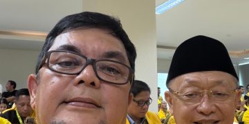 Ketua DPD I Golkar Provinsi Jambi, Cek Endra didampingi Ivan Wirata Mendapat Surat Mandat Menghadiri Rapimnas Golkar pertama di bawah kepemimpinan Bahlil Lahadia. FOTO: OYI