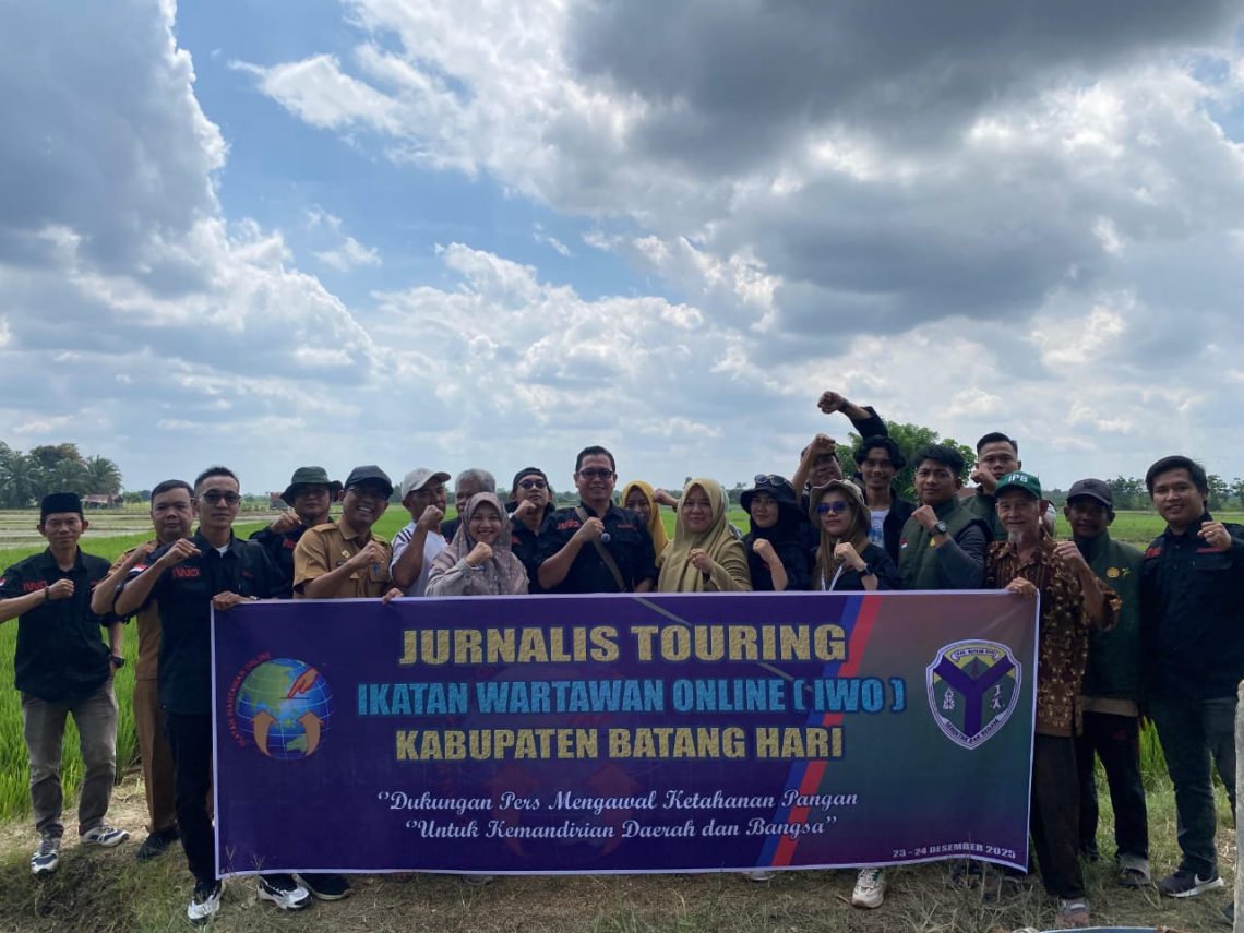 IWO Batang Hari Turun ke Sawah Senaning, Perkuat Pengawalan Ketahanan Pangan Daerah. FOTO: LAN