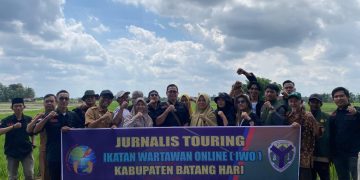 IWO Batang Hari Turun ke Sawah Senaning, Perkuat Pengawalan Ketahanan Pangan Daerah. FOTO: LAN