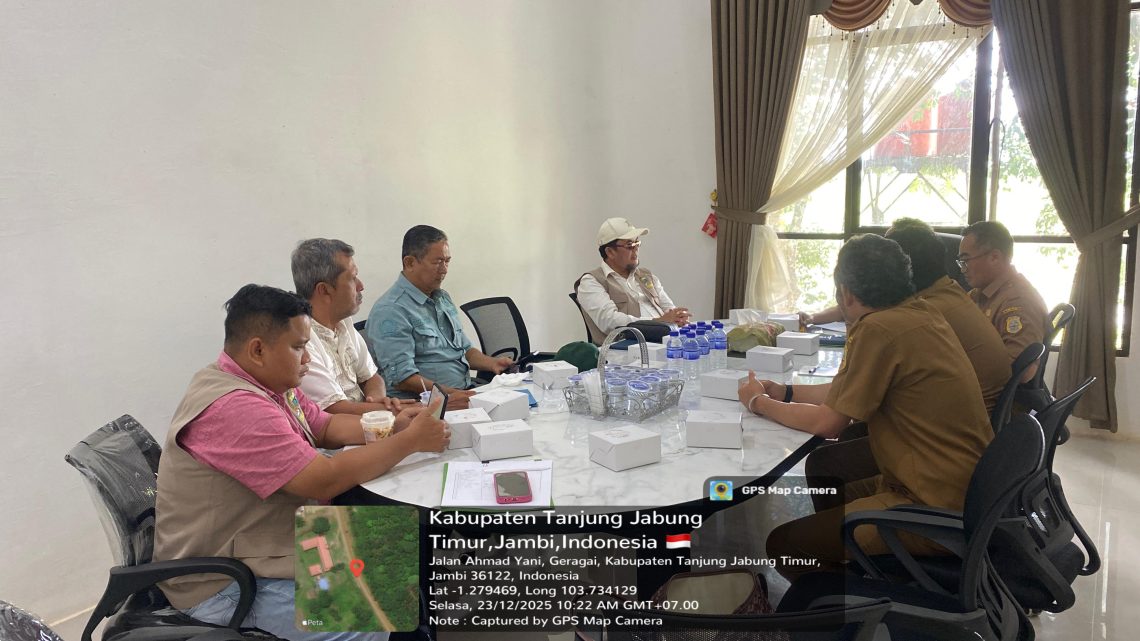 Saat Dialog dengan Dinas Perkebunan dan Peternakan Kabupaten Tanjab Timur. FOTO: UCUP