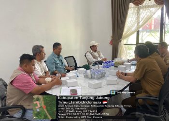Saat Dialog dengan Dinas Perkebunan dan Peternakan Kabupaten Tanjab Timur. FOTO: UCUP