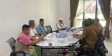 Saat Dialog dengan Dinas Perkebunan dan Peternakan Kabupaten Tanjab Timur. FOTO: UCUP