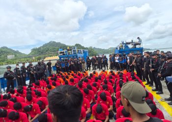 Napi High Risk Jambi dan Pekanbaru Saat Tiba di Nusa Kambangan. FOTO: IST