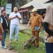 Waka I DPRD Provinsi Jambi, Ivan Wirata Saat Meninjau Lokasi Banjir di Pondok Meja dan Tempino. FOTO: UCUP