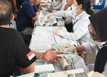 Pemeriksaan Sample darah dan konseling warga binaan Lapas Kelas IIA Jambi. FOTO: OYI