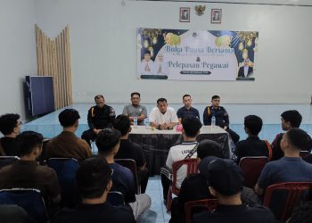 Ka KPLP Lapas Kelas IIA Jambi, Riko Hamdan Memberikan Pengarahan Pentingnya SOP dalam pengamanan. FOTO: IST
