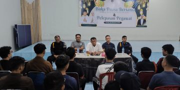 Ka KPLP Lapas Kelas IIA Jambi, Riko Hamdan Memberikan Pengarahan Pentingnya SOP dalam pengamanan. FOTO: IST