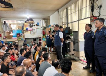 Ka KPLP Lapas Jambi, Riko Hamdan Saat Memimpin Razia di Blok BI. FOTO: IST