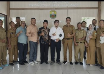 Berfoto bersama usai dialog. FOTO: OYI