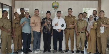 Berfoto bersama usai dialog. FOTO: OYI