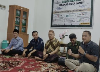 Lima orang pimpinan BAZNAS Kota Jambi. FOTO: OYI