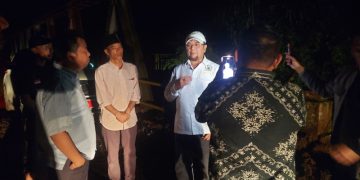 Ivan Wirata saat meninjau jalan Padang lamo beberapa waktu yang lalu. FOTO: UCUP