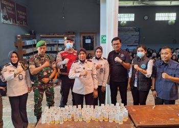 Sinergitas Lapas Perempuan Jambi bersama BNN Kota Jambi dan aparat hukum saat melakukan razia dan pemeriksaan urine warga binaan. FOTO: IST