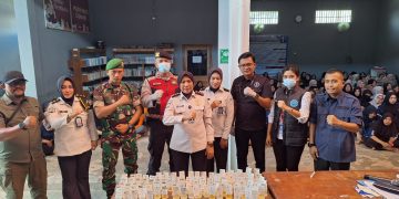 Sinergitas Lapas Perempuan Jambi bersama BNN Kota Jambi dan aparat hukum saat melakukan razia dan pemeriksaan urine warga binaan. FOTO: IST