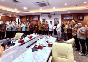 Pimpinan DPRD Provinsi Jambi dan Komisi II di Kementerian Perikanan. FOTO: UCUP