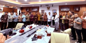 Pimpinan DPRD Provinsi Jambi dan Komisi II di Kementerian Perikanan. FOTO: UCUP