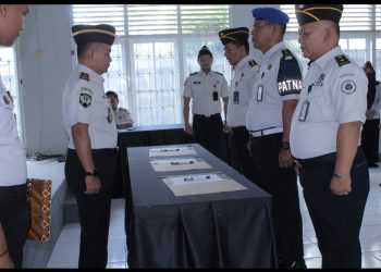 Kanwil Ditjenpas Jambi, Irwan Rahmat Gumilar Bersama Jajaran Pejabat Kanwil Saat Deklarasi Zero Halinar. FOTO: IST