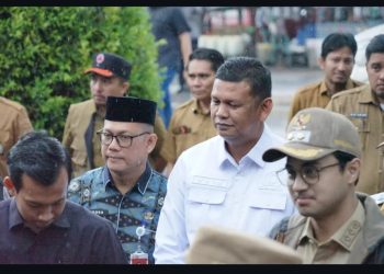 Naim bersama Wali Kota Jambi, Kapolresta dan unsur Forkompimnda Meninjau Pos PAM Ketupat. FOTO: IST