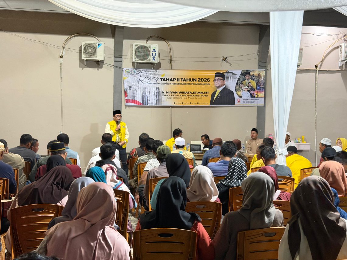 Suasana Reses Ivan Wirata di Desa Mendalo. FOTO: UCUP