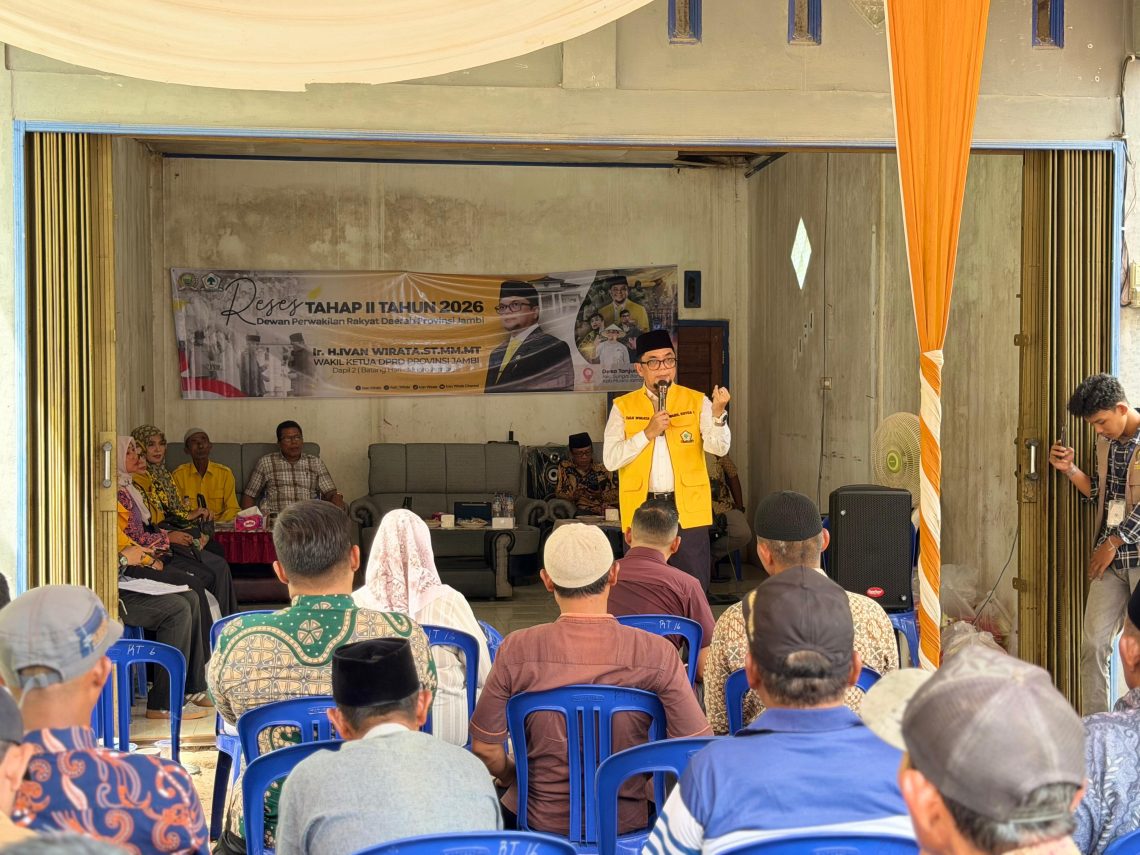Ivan Wirata Saat Reses di Tanjung Harapan Sungai Bahar. FOTO: UCUP