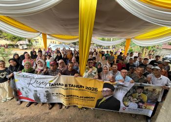 Berfhoto bersama usai acara. FOTO: UCUP