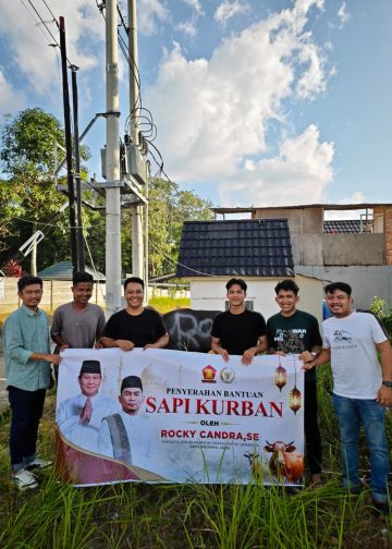 Serah terima hewan Qurban kepada masyakat penerima manfaat. FOTO: IST