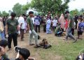 Suasana pemotongan hewan kurban yang melibatkan masyarakat setempat. FOTO: IST