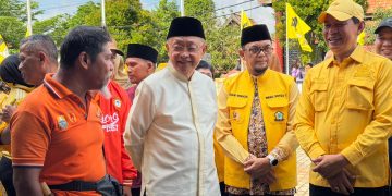 Ketua DPD dan Sekretaris Golkar Jambi, H Cek Endra dan H Ivan Wirata Saat melihat suasana Qurban. FOTO: UCUP