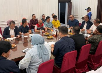 Rapat koordinasi yang dihadiri oleh Ivan Wirata serta KONI Jambi, Sekda Sudirman dan pihak SKK Migas. FOTO: UCUP