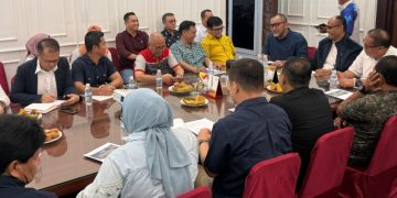 Rapat koordinasi yang dihadiri oleh Ivan Wirata serta KONI Jambi, Sekda Sudirman dan pihak SKK Migas. FOTO: UCUP